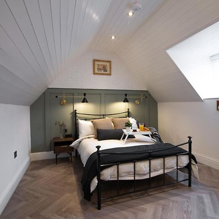 Modern Finish To A Historic Brewers House, Derby Villa Exterior foto