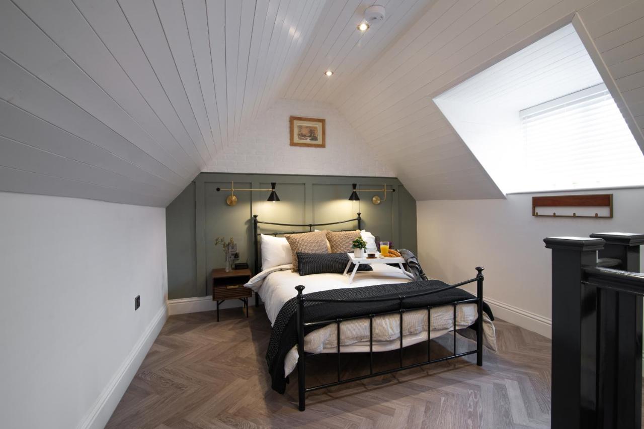 Modern Finish To A Historic Brewers House, Derby Villa Exterior foto