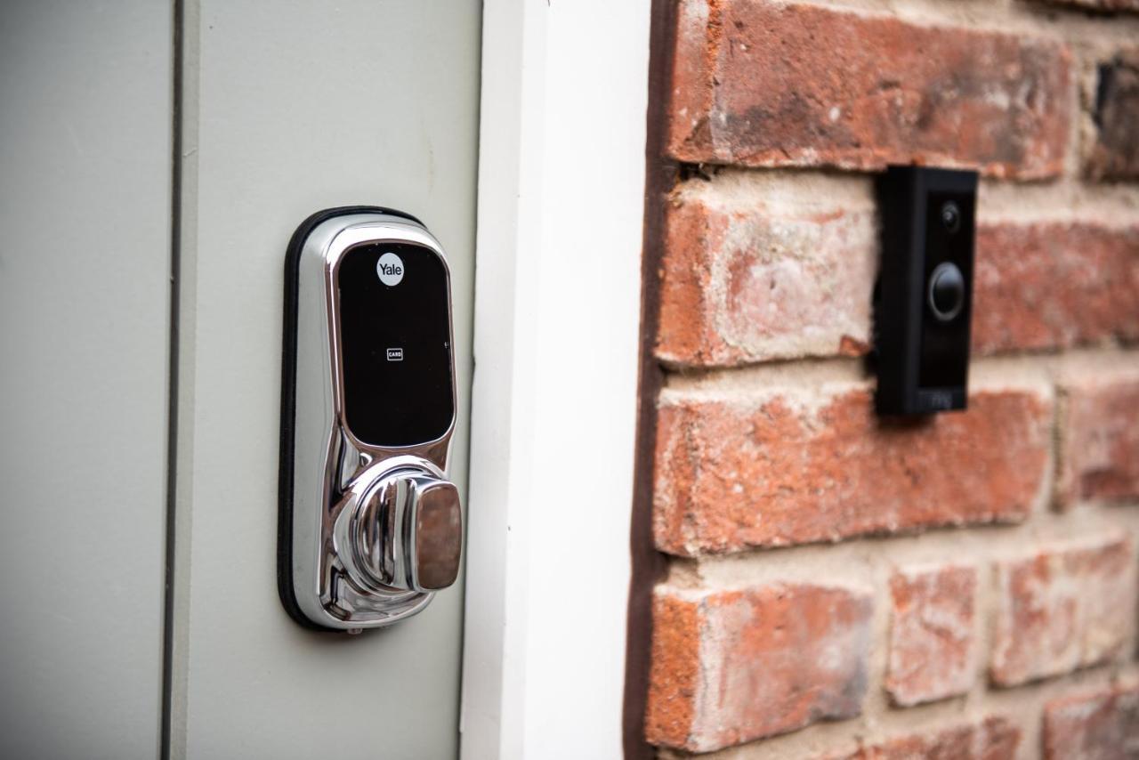 Modern Finish To A Historic Brewers House, Derby Villa Exterior foto