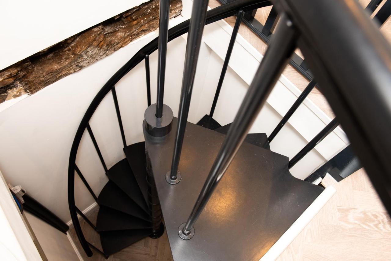 Modern Finish To A Historic Brewers House, Derby Villa Exterior foto